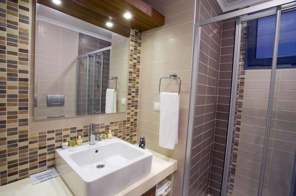 Kondo Suites Чесме Екстериор снимка